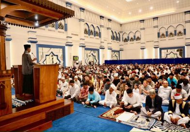Amsakar Tarawih Perdana di Masjid Agung Raja Hamidah, Ajak Warga Perkuat Kebersamaan di Awal Ramadan