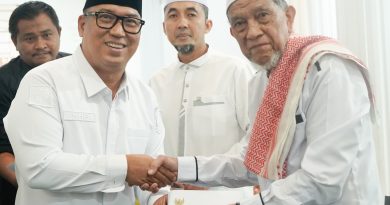 Wagub Nyanyang Safari Ramadan di Dua Masjid Batam, Serahkan Bantuan untuk Yatim dan Dhuafa 