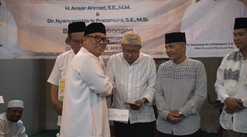 Safari Ramadhan Wagub Nyanyang di Tanjung Uma dan Baloi Indah, Perkuat Ukhuwah dan Serahkan Bantuan