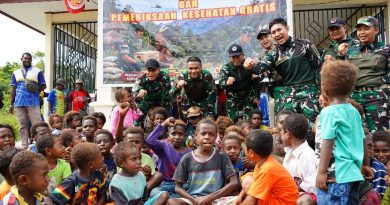 Wujudkan Kepedulian, Koops TNI Papua Gelar Pengobatan Gratis dan Bagi Sembako di Kampung Iwaka