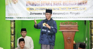 Safari Ramadan di Nongsa, Amsakar Salurkan Bantuan Masjid dan Ajak Raih Lailatulqadar