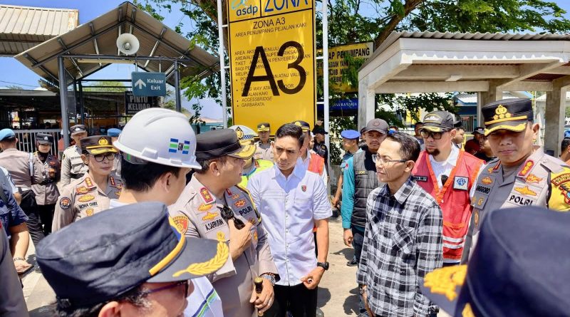 Walikota Amsakar Pastikan Arus Mudik Lebaran di Batam Lancar, Tinjau Kesiapan Sejumlah Pelabuhan Walikota Amsakar Pastikan Arus Mudik Lebaran di Batam Lancar, Tinjau Kesiapan Sejumlah Pelabuhan