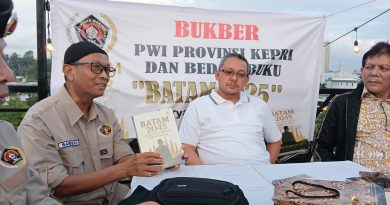 Buka Puasa Bernuansa Intelektual, PWI Kepri Bahas Masa Depan Batam Bersama Ir. Suryanto Buka Puasa Bernuansa Intelektual, PWI Kepri Bahas Masa Depan Batam Bersama Ir. Suryanto