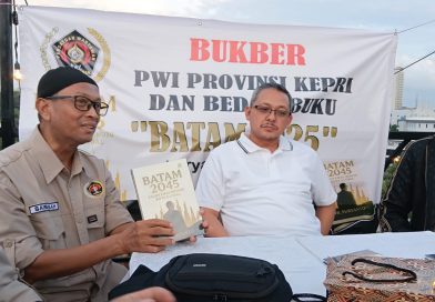 Buka Puasa Bernuansa Intelektual, PWI Kepri Bahas Masa Depan Batam Bersama Ir. Suryanto Buka Puasa Bernuansa Intelektual, PWI Kepri Bahas Masa Depan Batam Bersama Ir. Suryanto