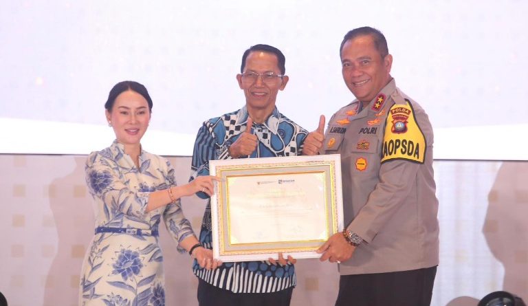 Kepala dan Wakil Kepala BP Batam Berikan Penghargaan dalam Ajang Apresiasi Kolaborasi Investasi Batam 2026