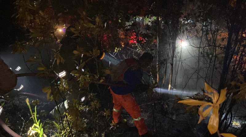 Cepat dan Tanggap, Polda Kepri Jinakkan Api di Tanjung Riau