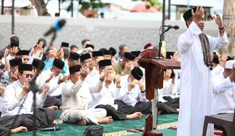 Berharap Turunnya Hujan, Pemprov Kepri Gelar Shalat Istisqa di Pulau Penyengat