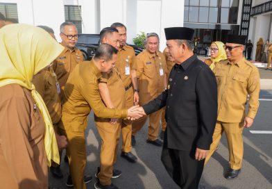 Apel Perdana Usai Lebaran, Gubernur Ansar Suntik Semangat Baru ASN Kepri Apel Perdana Usai Lebaran, Gubernur Ansar Suntik Semangat Baru ASN Kepri