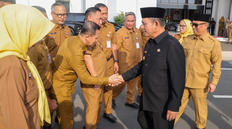Apel Perdana Usai Lebaran, Gubernur Ansar Suntik Semangat Baru ASN Kepri Apel Perdana Usai Lebaran, Gubernur Ansar Suntik Semangat Baru ASN Kepri