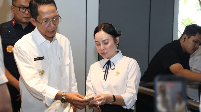 Tinjau Pelabuhan Internasional Batam Center dan Harbour Bay, Amsakar – Li Claudia Komitmen Benahi Kualitas Layanan Penumpang