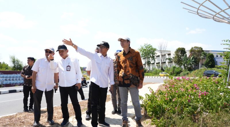 Hari Pertama Kerja, Amsakar Achmad Tinjau Sejumlah Proyek Pembangunan