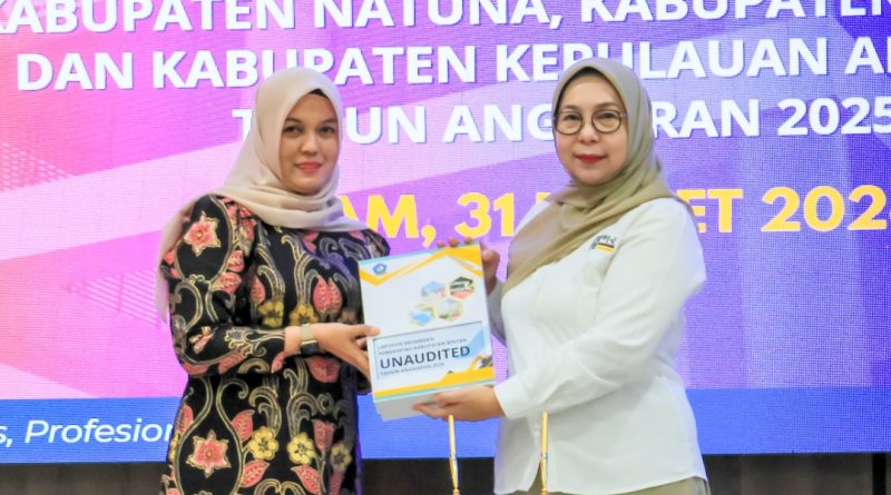 Wakil Bupati Bintan, Deby Serahkan LKPD Bintan Unaudited Tahun 2025 ke BPK