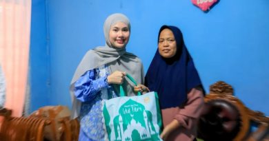 Ketua YKI Bintan Hafizha Serahkan Bantuan kepada Penyintas Kanker