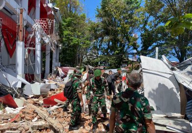 Reaksi Cepat Prajurit TNI Tangani Dampak Gempa M 7,6 di Sulawesi Utara