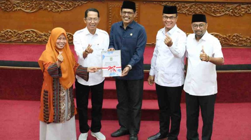 DPRD Kota Batam Gelar Paripurna Tiga Agenda, Ranperda Persampahan Jadi Sorotan