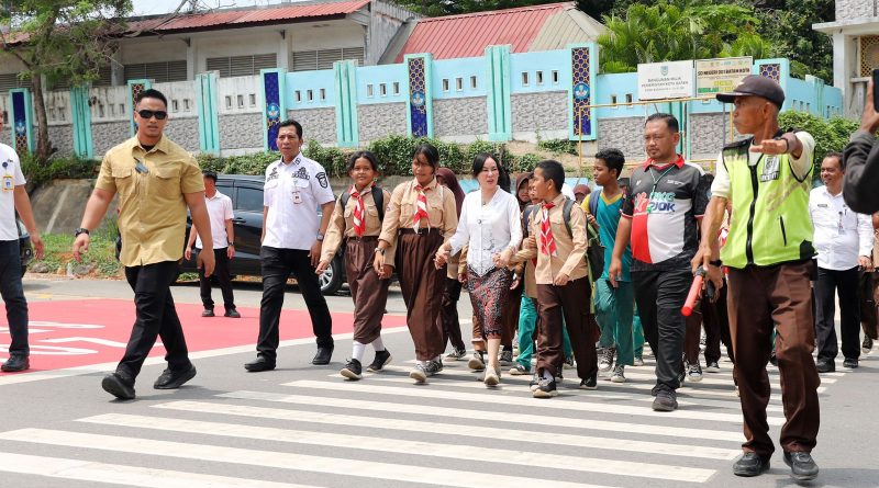 Langkah Kecil di Zebra Cross, Pesan Besar dari Li Claudia untuk Keselamatan Siswa