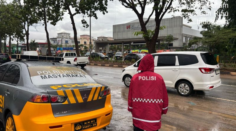 Sat Samapta Polresta Barelang Siaga Cuaca Ekstrem, Patroli Cegah Banjir dan Pohon Tumbang di Batam