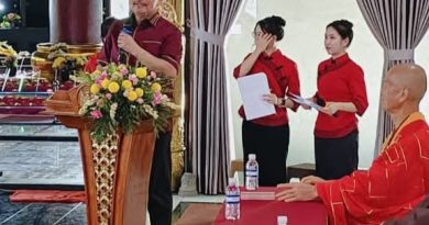 Hangatnya Waisak di Galang Batang, Bobby Jayanto Tebarkan Pesan Kebersamaan dan Toleransi