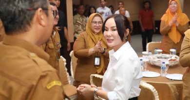 Dapat Kejutan di HUT ke-54, Li Claudia Ajak Semua Elemen Terus Berbuat untuk