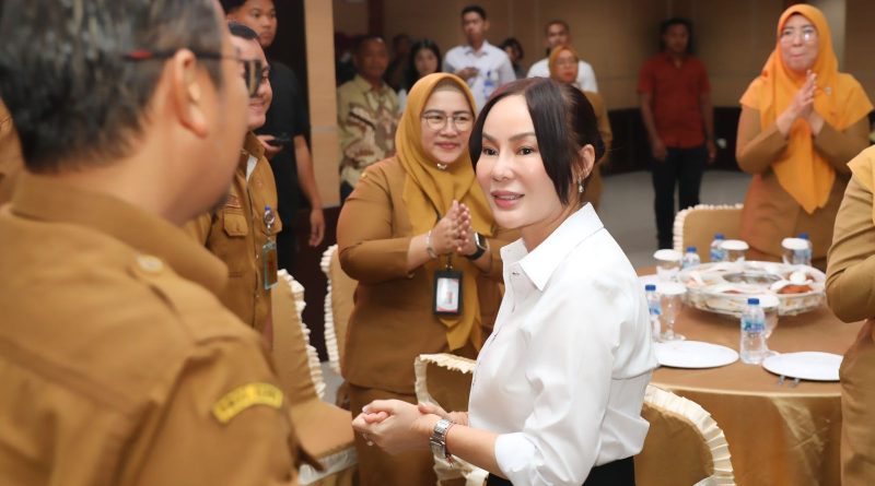 Dapat Kejutan di HUT ke-54, Li Claudia Ajak Semua Elemen Terus Berbuat untuk