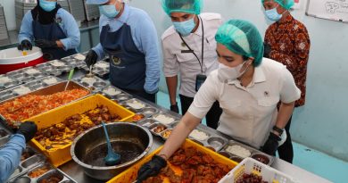 Wamendukbangga RI Tinjau SPPG Adi Sucipto Tanjungpinang, Pastikan Program MBG Higienis dan Tepat Sasaran