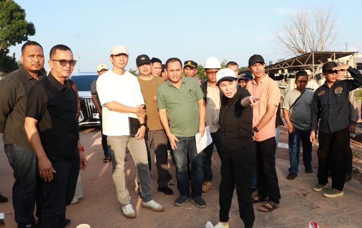 Pantau Langsung Proyek Jalan dan Drainase, Li Claudia Pastikan Pengerjaan Berjalan Optimal