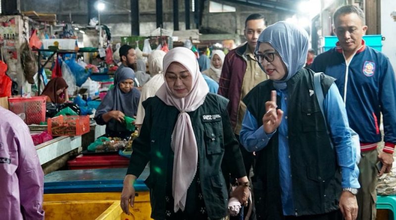 Menjaga Daya Beli Rakyat, Sekda Kepri Turun Langsung Pantau Harga Bahan Pokok di Pasar Bincen