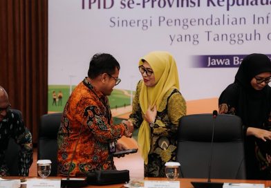 Sekdaprov Misni Perkuat Strategi Pengendalian Inflasi Kepri Lewat Capacity Building TPID di Jawa Barat