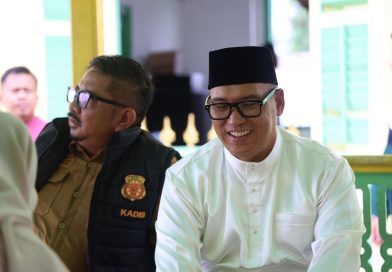 Wagub Nyanyang Salat Jumat di Masjid Raya Sultan Riau Penyengat