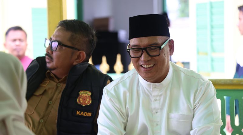 Wagub Nyanyang Salat Jumat di Masjid Raya Sultan Riau Penyengat