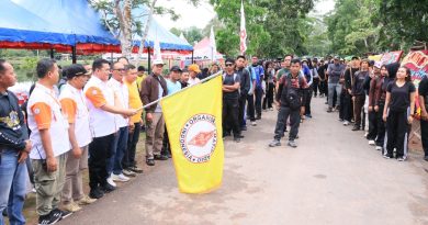 Sekda Bintan Ronny Ajak Peserta Trekking Jaga Alam dan Kekompakan
