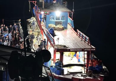 KRI Imam Bonjol-383 Amankan Kapal Diduga Terkait Penyalahgunaan Narkoba di Laut