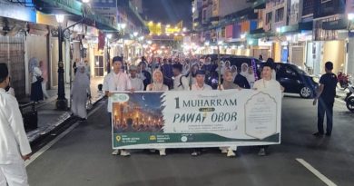 Cahaya Obor Sambut Tahun Baru Islam, Remaja Masjid Agung Al Hikmah Hidupkan Syiar di Kota Tua Tanjungpinang Cahaya Obor Sambut Tahun Baru Islam, Remaja Masjid Agung Al Hikmah Hidupkan Syiar di Kota Tua Tanjungpinang