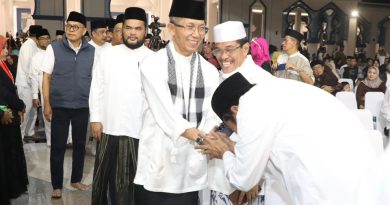 Saat Puisi “Jabal Uhud” Menggetarkan Masjid Agung Raja Hamidah, Amsakar Ajak Warga Batam Memaknai Hijrah dengan Hati