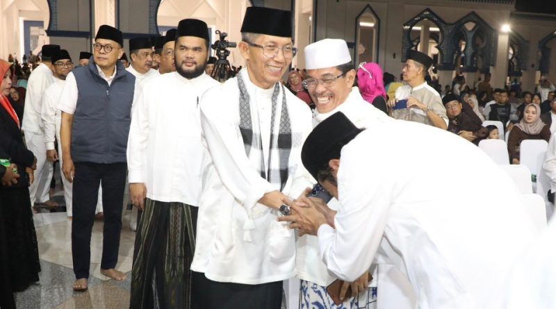 Saat Puisi “Jabal Uhud” Menggetarkan Masjid Agung Raja Hamidah, Amsakar Ajak Warga Batam Memaknai Hijrah dengan Hati