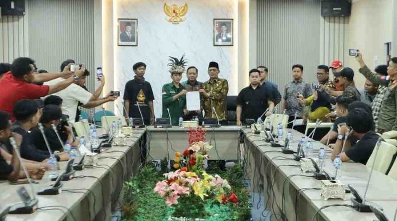 Ketua DPRD Batam Terima Aspirasi Mahasiswa, Tegaskan Komitmen Kawal Isu Lingkungan dan Krisis Air