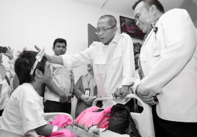 Tak Hanya Menjenguk, Amsakar Berkomitmen Menyelamatkan Masa Depan Bocah Korban Kekerasan