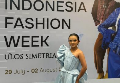 Dari Tanjungpinang ke Catwalk Nasional, Queenera Vienata Buktikan Mimpi Tak Mengenal Usia