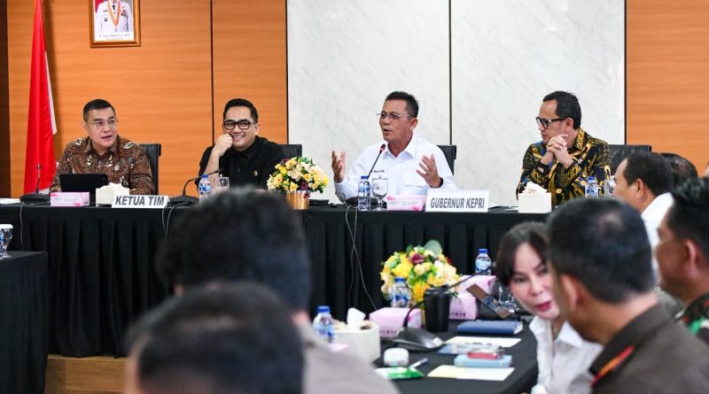 Judul: Komisi II DPR RI Apresiasi Kinerja Kepri, Ansar Paparkan Capaian Program Strategis Nasional