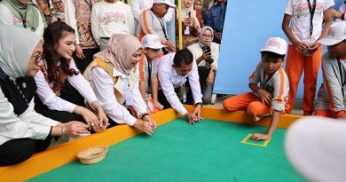 Selvi Ananda Gibran Bersama Ansar Ahmad Hidupkan Kembali Permainan Tradisional di Kepri
