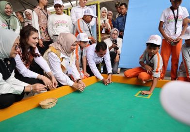 Selvi Ananda Gibran Bersama Ansar Ahmad Hidupkan Kembali Permainan Tradisional di Kepri