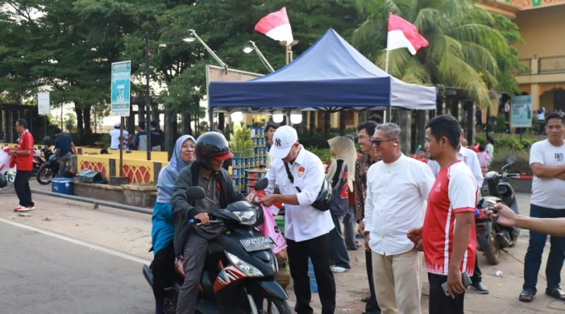 Dukung Program Pusat, FPK dan Kesbangpol Kepri Masifkan Gerakan Pembagian Bendera