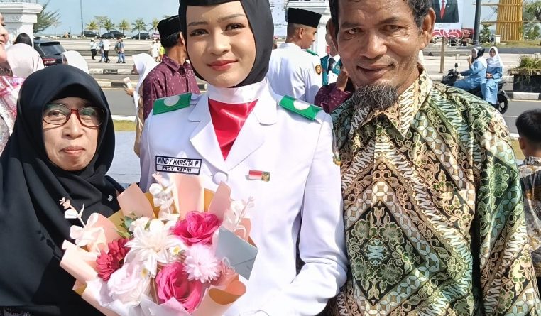 Bukan Anak Pejabat, Nindy Putri Tukang Ojek Terpilih Jadi Paskibraka Kepri
