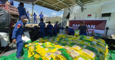 Polri Distribusikan Bantuan Logistik Kapolri untuk Korban Gempa di Pulau Flores