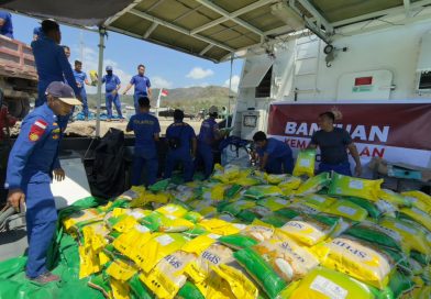 Polri Distribusikan Bantuan Logistik Kapolri untuk Korban Gempa di Pulau Flores