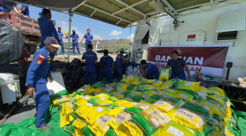 Polri Distribusikan Bantuan Logistik Kapolri untuk Korban Gempa di Pulau Flores