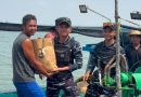 Di Tengah Laut, KRI Kujang-642 Hadir Membawa Kepedulian untuk Nelayan Kepri