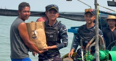 Di Tengah Laut, KRI Kujang-642 Hadir Membawa Kepedulian untuk Nelayan Kepri