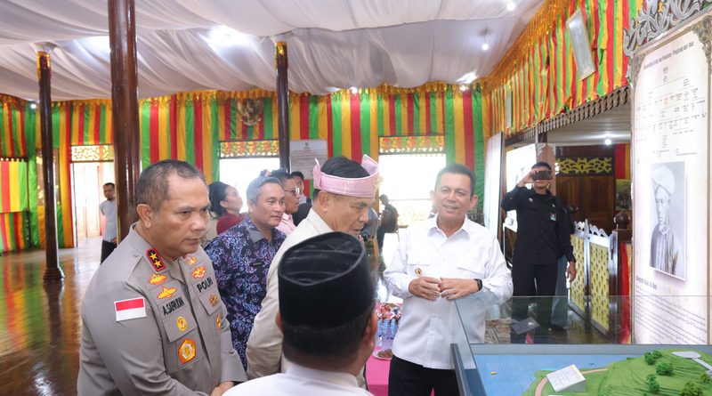 Kapolda Kepri Dampingi Menko Polkam RI Kunjungi Pulau Penyengat, Perkuat Sinergi TNI-Polri dan Pemerintah
