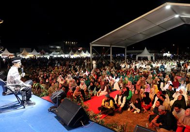 Peringatan Maulid Nabi Bersama Ustaz Wijayanto, Amsakar Ajak Jemaah Meneladani Rasulullah SAW